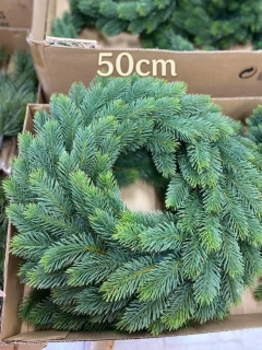věnec 50cm z umělého bohatého jehlici